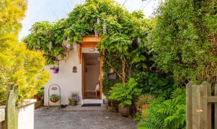 Meadowbrook Apartment *